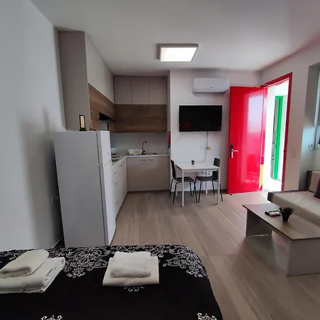 St. Lazaros 2 * 拉纳卡